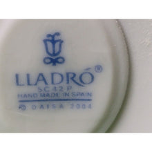Load image into Gallery viewer, Lladro A Priceless Moment Porcelain Figurine 8056 Spain 5C42P Daisa 2004