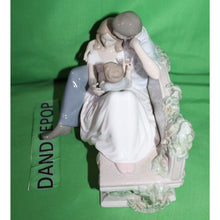 Load image into Gallery viewer, Lladro A Priceless Moment Porcelain Figurine 8056 Spain 5C42P Daisa 2004
