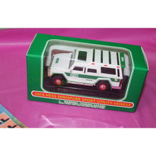 Load image into Gallery viewer, 17 Pc Hess 2014 Miniature Sport Utility Vehicle SUV Holiday Toy Christmas In Box