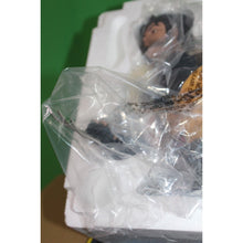 Load image into Gallery viewer, Marvel X-Men Wolverine Ultimate Bust Limited Figurine Diamond Select Toys 2002