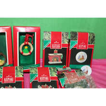 Load image into Gallery viewer, Hallmark 10 Piece Miniatures Wreaths Cameo Country Heart Special Friend Ornament