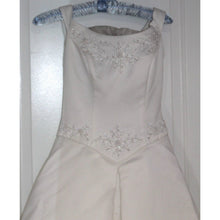 Load image into Gallery viewer, Paloma Blanca White Wedding Dress Women's 6 With Traditional Red Gold Asian East