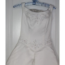 Load image into Gallery viewer, Paloma Blanca White Wedding Dress Women's 6 With Traditional Red Gold Asian East