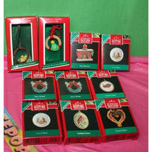 Load image into Gallery viewer, Hallmark 10 Piece Miniatures Wreaths Cameo Country Heart Special Friend Ornament