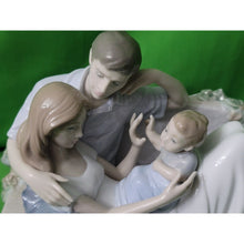Load image into Gallery viewer, Lladro A Priceless Moment Porcelain Figurine 8056 Spain 5C42P Daisa 2004