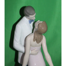 Load image into Gallery viewer, Lladro Happy Anniversary Couple Porcelain Figurine 6475 Spain VN78V Daisa 1997