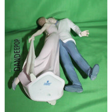 Load image into Gallery viewer, Lladro Happy Anniversary Couple Porcelain Figurine 6475 Spain VN78V Daisa 1997