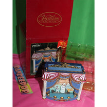 Load image into Gallery viewer, Carlton Heirloom Show Boat Musical Broadway Series 60 Holiday Ornament 2000