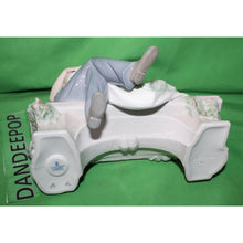 Load image into Gallery viewer, Lladro A Priceless Moment Porcelain Figurine 8056 Spain 5C42P Daisa 2004