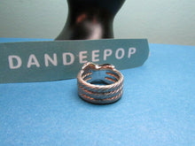 Load image into Gallery viewer, Vintage Silver X pattern Ring Size 8