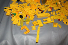 Load image into Gallery viewer, Lego 560+ All Yellow Multi Set Assorted Bricks And Pieces Toys City, Dino, Sub +