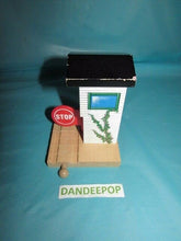 Load image into Gallery viewer, Thomas The Tank Engine Stop & Go Station Complete Britt Allcroft 2000 99329