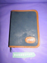 Load image into Gallery viewer, TWA Airline First Class Folio Calculator Pen Pencil In Blue & Tan Logo Zip Case