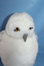 Load image into Gallery viewer, Universal Studios Wizarding World Of Harry Potter Hedwig Owl Puppet Toy