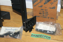 Load image into Gallery viewer, Barrecrafters Roof Rack Skiis Holder SR-910+ Holds 4 Has Keys 42" Long Adjustble