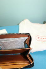 Load image into Gallery viewer, Coach Credit Card Case Zip Wallet SV Black With Dust Bag 6A18
