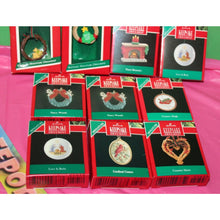 Load image into Gallery viewer, Hallmark 10 Piece Miniatures Wreaths Cameo Country Heart Special Friend Ornament
