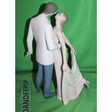 Load image into Gallery viewer, Lladro Happy Anniversary Couple Porcelain Figurine 6475 Spain VN78V Daisa 1997
