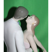 Load image into Gallery viewer, Lladro Happy Anniversary Couple Porcelain Figurine 6475 Spain VN78V Daisa 1997
