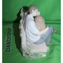 Load image into Gallery viewer, Lladro A Priceless Moment Porcelain Figurine 8056 Spain 5C42P Daisa 2004

