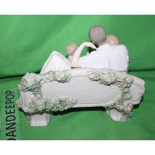 Load image into Gallery viewer, Lladro A Priceless Moment Porcelain Figurine 8056 Spain 5C42P Daisa 2004
