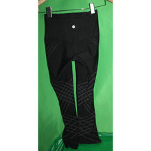 Load image into Gallery viewer, Lululemon Cropped Active Leggings Size Women's 2 Black Mapped Out Pattern
