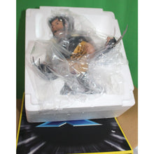 Load image into Gallery viewer, Marvel X-Men Wolverine Ultimate Bust Limited Figurine Diamond Select Toys 2002
