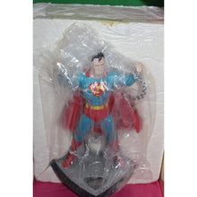 Load image into Gallery viewer, Superman DC Man Of Steel Golden Age Limited Edition 7580/14.500 1996 Statuette
