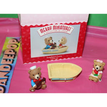 Load image into Gallery viewer, Hallmark Merry Miniatures Sweetheart Cruise 3 Piece Set Holidays 1996 QSM8004
