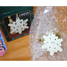 Load image into Gallery viewer, Carlton Cards Heirloom Treasures Gifts Of Nature Snowflake Christmas Ornament 97
