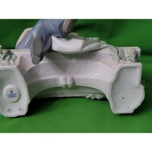 Load image into Gallery viewer, Lladro A Priceless Moment Porcelain Figurine 8056 Spain 5C42P Daisa 2004
