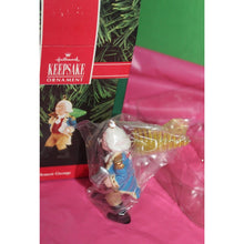 Load image into Gallery viewer, Hallmark Keepsake American Commemorative Honest George 1992 Christmas Ornament
