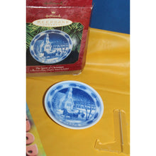 Load image into Gallery viewer, Hallmark Spirit Of Christmas Plate Holiday Ornament 1997 QX6585
