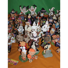 Load image into Gallery viewer, 50 Piece Assorted K&#39;s Collection Halloween Holiday Theme Resin Figurines
