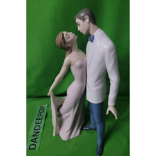 Load image into Gallery viewer, Lladro Happy Anniversary Couple Porcelain Figurine 6475 Spain VN78V Daisa 1997
