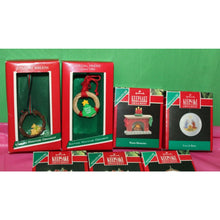 Load image into Gallery viewer, Hallmark 10 Piece Miniatures Wreaths Cameo Country Heart Special Friend Ornament

