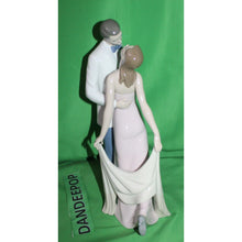 Load image into Gallery viewer, Lladro Happy Anniversary Couple Porcelain Figurine 6475 Spain VN78V Daisa 1997
