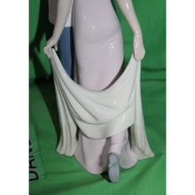 Load image into Gallery viewer, Lladro Happy Anniversary Couple Porcelain Figurine 6475 Spain VN78V Daisa 1997

