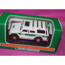 Load image into Gallery viewer, 17 Pc Hess 2014 Miniature Sport Utility Vehicle SUV Holiday Toy Christmas In Box
