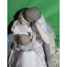 Load image into Gallery viewer, Lladro A Priceless Moment Porcelain Figurine 8056 Spain 5C42P Daisa 2004
