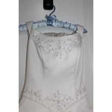 Load image into Gallery viewer, Paloma Blanca White Wedding Dress Women's 6 With Traditional Red Gold Asian East
