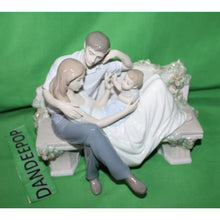 Load image into Gallery viewer, Lladro A Priceless Moment Porcelain Figurine 8056 Spain 5C42P Daisa 2004
