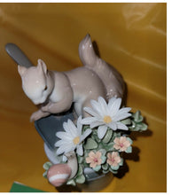 Load image into Gallery viewer, Lladro Daisa Squirrel Porcelain You Surprised Me Garden Snail Flower Pot 8026
