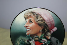 Load image into Gallery viewer, Franklin Mint Heirloom Princess Diana Of Wales England's Rose Plate HC 7174
